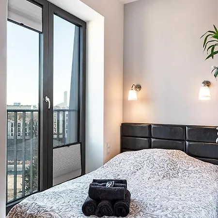 Prince Witold Near The Market Square 43 Ksiecia Witolda Street מלון דירות 3*